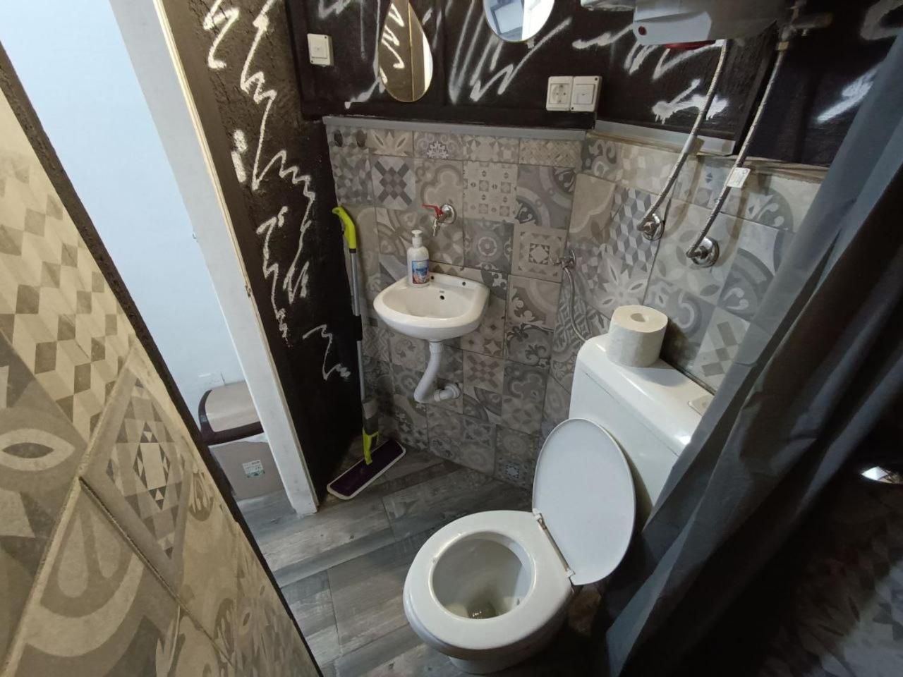 Papagajka Art And Fun Apartment Sarajevo Bagian luar foto